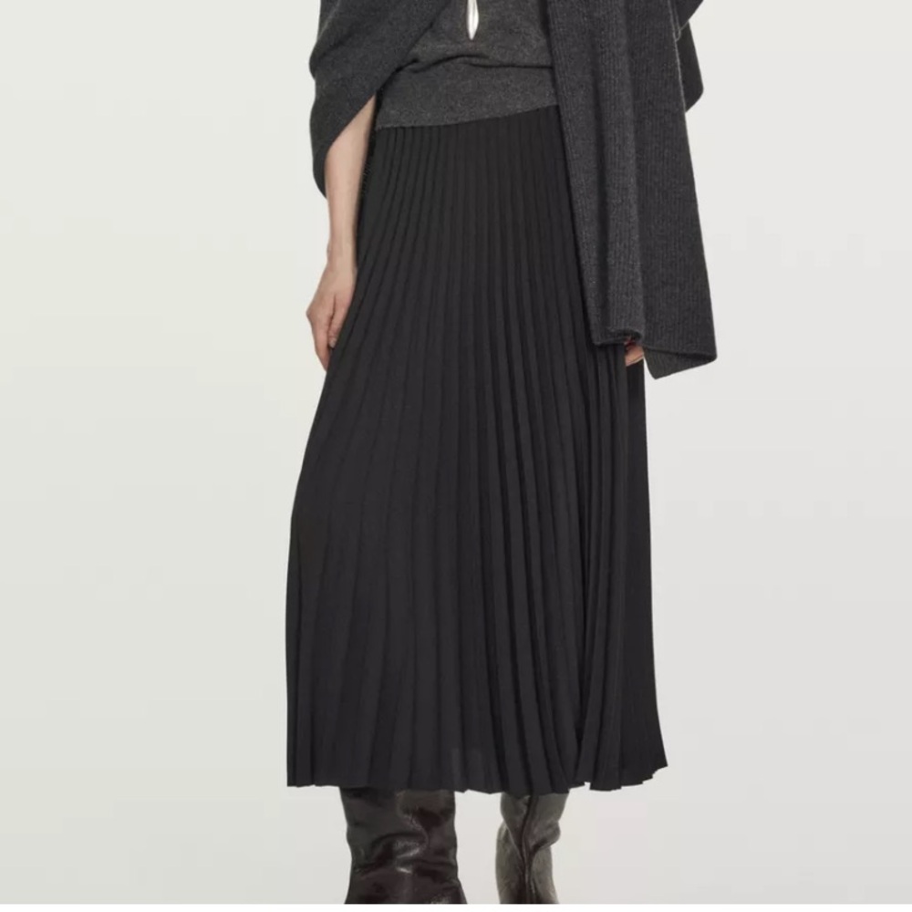Long Zara Black Pleated Skirt size XS